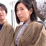 温泉旅行中の夫婦に声をかけ…マッサージ装い緊縛⇒ミラー越しの旦那視界に中出し！