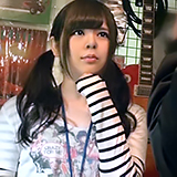 音楽スタジオで働く素人店員を⇒取材と称し店内の防音部屋でハメ！