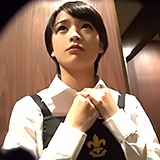 カフェでバイト中の清楚系激カワ素人をそそのかし勤務中に店内で生ハメ！